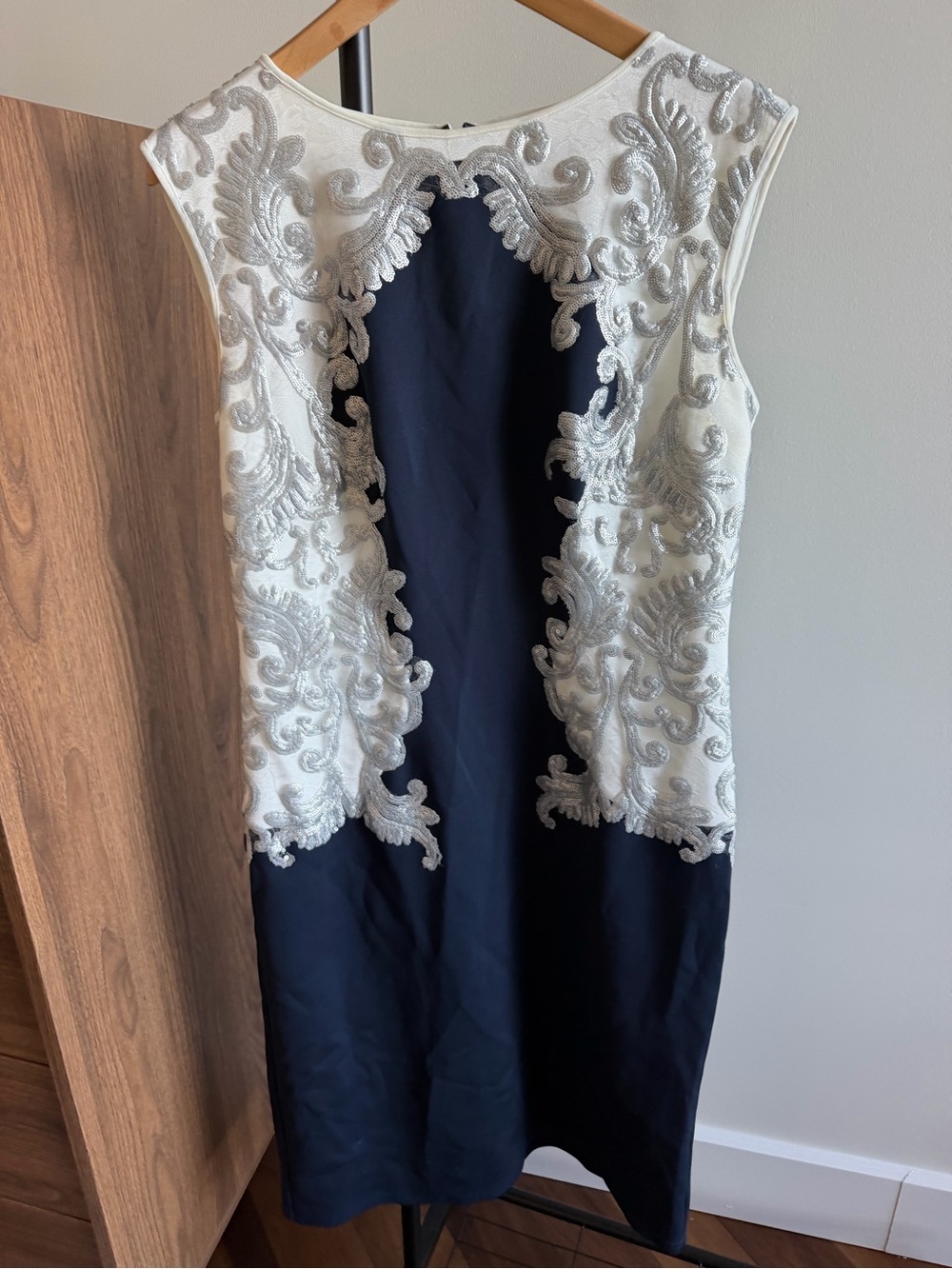 Tadashi Shoji Navy & White Silver Sequin Embroidered Cocktail Dress size 8